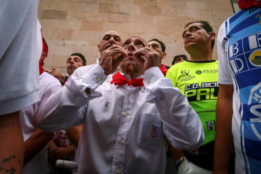 Imágenes del primer encierro de los sanfermines 2018 protagonizado por toros de Puerto de San Lorenzo.