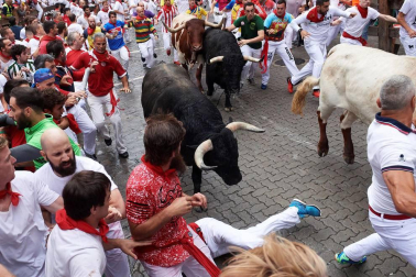 Imágenes del primer encierro de los sanfermines 2018 protagonizado por toros de Puerto de San Lorenzo.
