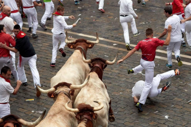 Imágenes del primer encierro de los sanfermines 2018 protagonizado por toros de Puerto de San Lorenzo.