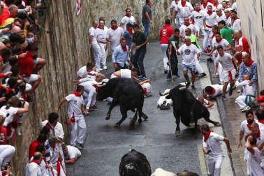 Imágenes del primer encierro de los sanfermines 2018 protagonizado por toros de Puerto de San Lorenzo.