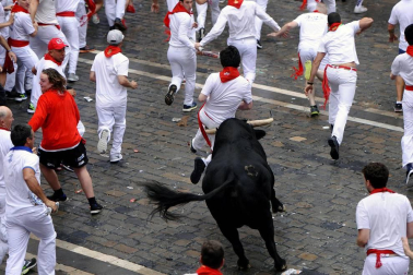 Imágenes del primer encierro de los sanfermines 2018 protagonizado por toros de Puerto de San Lorenzo.