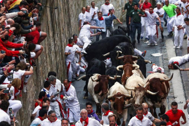 Imágenes del primer encierro de los sanfermines 2018 protagonizado por toros de Puerto de San Lorenzo.