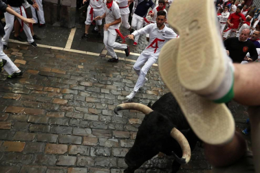 Imágenes del primer encierro de los sanfermines 2018 protagonizado por toros de Puerto de San Lorenzo.