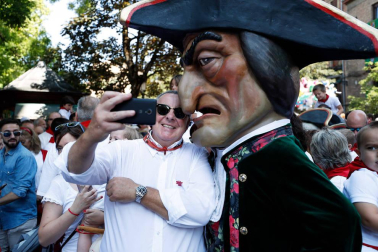 Salida de los gigantes y cabezudos de Pamplona, 7 de julio de San Fermín 2018