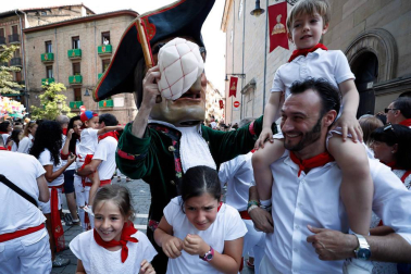 Salida de los gigantes y cabezudos de Pamplona, 7 de julio de San Fermín 2018