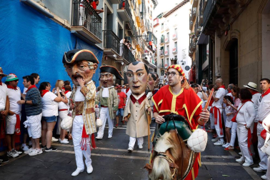 Salida de los gigantes y cabezudos de Pamplona, 7 de julio de San Fermín 2018