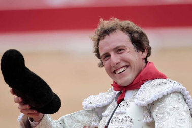 Ureña y Román cortaron las primeras orejas de la feria y Garrido resulto corneado al entrar a matar
