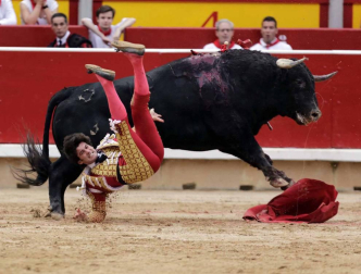 Ureña y Román cortaron las primeras orejas de la feria y Garrido resulto corneado al entrar a matar