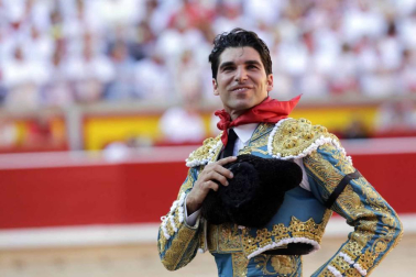 Ureña y Román cortaron las primeras orejas de la feria y Garrido resulto corneado al entrar a matar