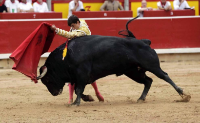 Ureña y Román cortaron las primeras orejas de la feria y Garrido resulto corneado al entrar a matar