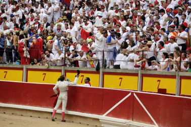 Ureña y Román cortaron las primeras orejas de la feria y Garrido resulto corneado al entrar a matar