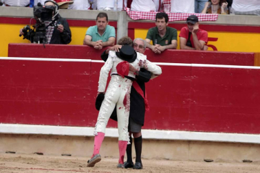 Ureña y Román cortaron las primeras orejas de la feria y Garrido resulto corneado al entrar a matar
