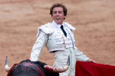 Faena de los toros de la ganadería del Puerto de San Lorenzo para los diestros Paco Ureña, Román y José Garrido.