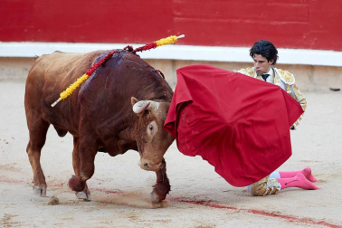 Faena de los toros de la ganadería del Puerto de San Lorenzo para los diestros Paco Ureña, Román y José Garrido.