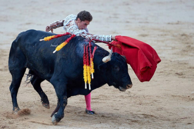 Faena de los toros de la ganadería del Puerto de San Lorenzo para los diestros Paco Ureña, Román y José Garrido.