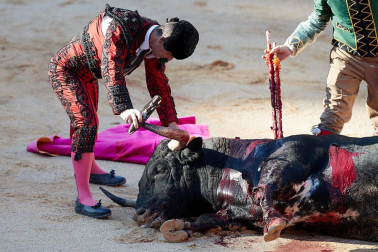 Faena de los toros de la ganadería del Puerto de San Lorenzo para los diestros Paco Ureña, Román y José Garrido.