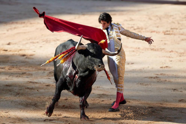 Faena de los toros de la ganadería del Puerto de San Lorenzo para los diestros Paco Ureña, Román y José Garrido.