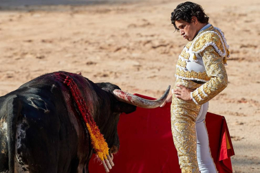Faena de los toros de la ganadería del Puerto de San Lorenzo para los diestros Paco Ureña, Román y José Garrido.