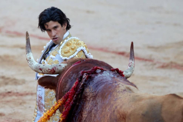 Faena de los toros de la ganadería del Puerto de San Lorenzo para los diestros Paco Ureña, Román y José Garrido.