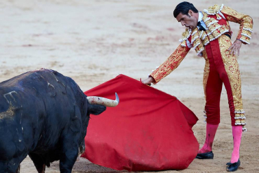 Faena de los toros de la ganadería del Puerto de San Lorenzo para los diestros Paco Ureña, Román y José Garrido.