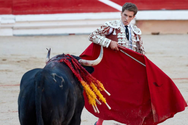 Faena de los toros de la ganadería del Puerto de San Lorenzo para los diestros Paco Ureña, Román y José Garrido.