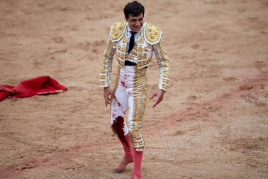 Faena de los toros de la ganadería del Puerto de San Lorenzo para los diestros Paco Ureña, Román y José Garrido.