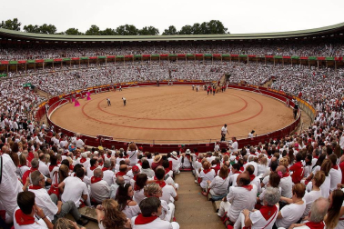 Faena de los toros de la ganadería del Puerto de San Lorenzo para los diestros Paco Ureña, Román y José Garrido.