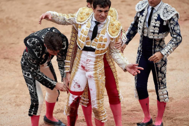 Faena de los toros de la ganadería del Puerto de San Lorenzo para los diestros Paco Ureña, Román y José Garrido.
