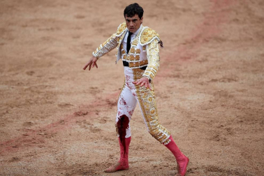 Faena de los toros de la ganadería del Puerto de San Lorenzo para los diestros Paco Ureña, Román y José Garrido.