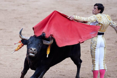 Faena de los toros de la ganadería del Puerto de San Lorenzo para los diestros Paco Ureña, Román y José Garrido.