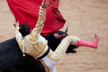 Faena de los toros de la ganadería del Puerto de San Lorenzo para los diestros Paco Ureña, Román y José Garrido.