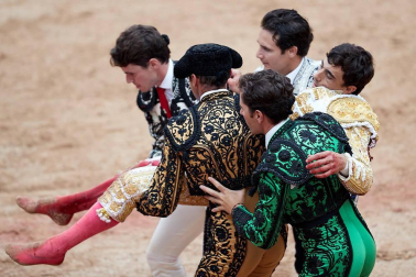 Faena de los toros de la ganadería del Puerto de San Lorenzo para los diestros Paco Ureña, Román y José Garrido.