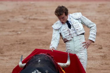 Faena de los toros de la ganadería del Puerto de San Lorenzo para los diestros Paco Ureña, Román y José Garrido.