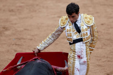 Faena de los toros de la ganadería del Puerto de San Lorenzo para los diestros Paco Ureña, Román y José Garrido.