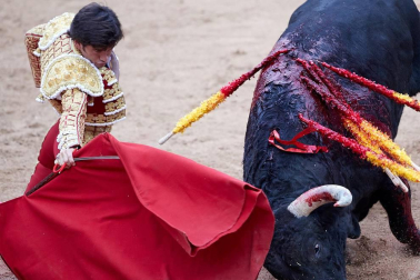 Faena de los toros de la ganadería del Puerto de San Lorenzo para los diestros Paco Ureña, Román y José Garrido.