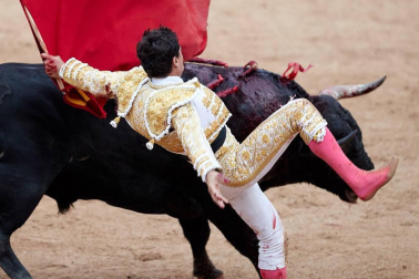 Faena de los toros de la ganadería del Puerto de San Lorenzo para los diestros Paco Ureña, Román y José Garrido.