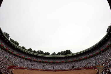 Faena de los toros de la ganadería del Puerto de San Lorenzo para los diestros Paco Ureña, Román y José Garrido.