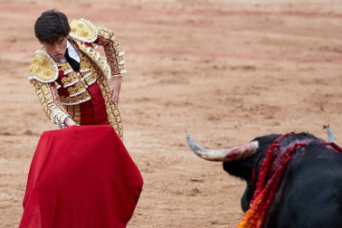 Faena de los toros de la ganadería del Puerto de San Lorenzo para los diestros Paco Ureña, Román y José Garrido.
