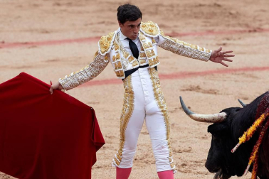 Faena de los toros de la ganadería del Puerto de San Lorenzo para los diestros Paco Ureña, Román y José Garrido.