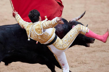 Faena de los toros de la ganadería del Puerto de San Lorenzo para los diestros Paco Ureña, Román y José Garrido.