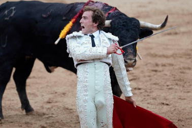Faena de los toros de la ganadería del Puerto de San Lorenzo para los diestros Paco Ureña, Román y José Garrido.