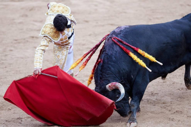 Faena de los toros de la ganadería del Puerto de San Lorenzo para los diestros Paco Ureña, Román y José Garrido.