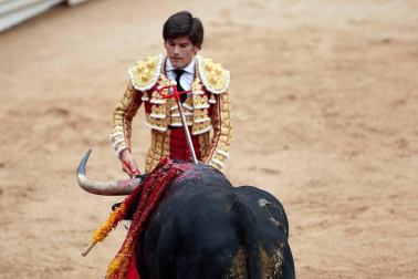 Faena de los toros de la ganadería del Puerto de San Lorenzo para los diestros Paco Ureña, Román y José Garrido.