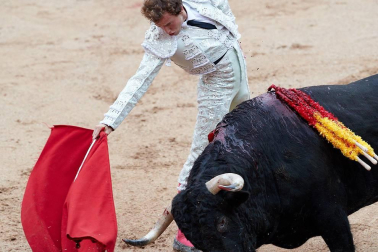 Faena de los toros de la ganadería del Puerto de San Lorenzo para los diestros Paco Ureña, Román y José Garrido.