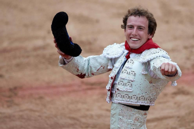 Faena de los toros de la ganadería del Puerto de San Lorenzo para los diestros Paco Ureña, Román y José Garrido.