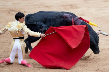 Faena de los toros de la ganadería del Puerto de San Lorenzo para los diestros Paco Ureña, Román y José Garrido.