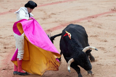Faena de los toros de la ganadería del Puerto de San Lorenzo para los diestros Paco Ureña, Román y José Garrido.