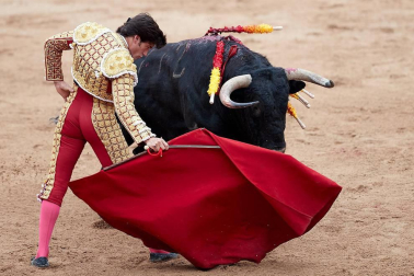 Faena de los toros de la ganadería del Puerto de San Lorenzo para los diestros Paco Ureña, Román y José Garrido.