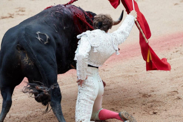Faena de los toros de la ganadería del Puerto de San Lorenzo para los diestros Paco Ureña, Román y José Garrido.