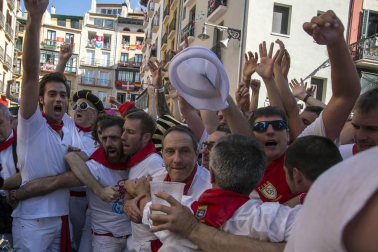 El Riau Riau convocado por la peña Mutilzaharra se celebró durante dos horas.